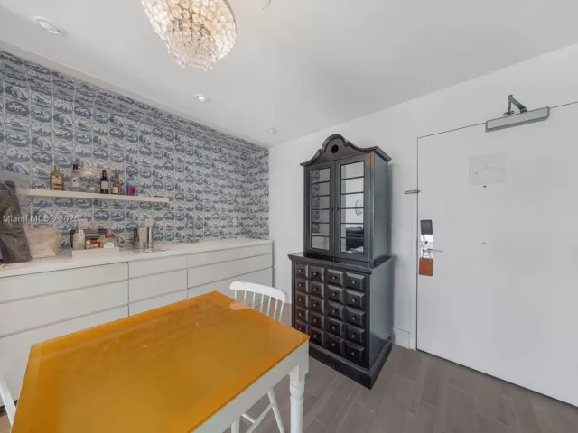 1-bedroom condo for sale in Miami Beach - 1100 West Ave 1614 - MondialRealty