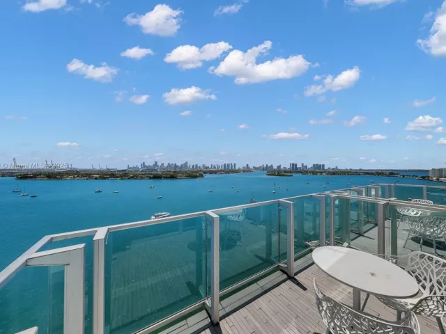 1-bedroom condo for sale in Miami Beach - 1100 West Ave 1614 - MondialRealty