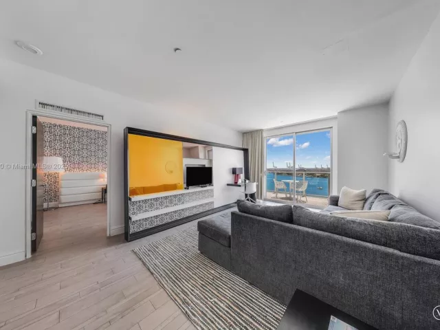 1-bedroom condo for sale in Miami Beach - 1100 West Ave 1614 - MondialRealty