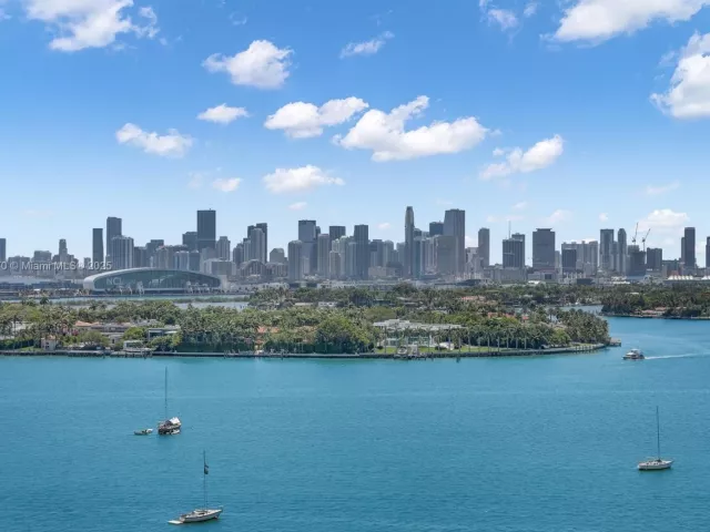 1-bedroom condo for sale in Miami Beach - 1100 West Ave 1614 - MondialRealty