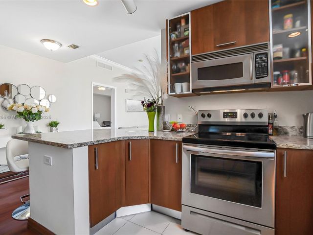 Apartment for sale  Unit #901 - photo 6256290