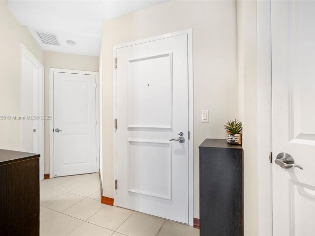 Apartment for sale  Unit #901 - photo 6256293