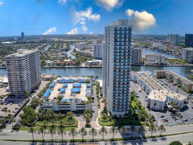 Apartment for sale  Unit #901 - photo 6256303