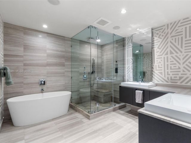 Apartment for sale  Unit #LPH02 - photo 6256959