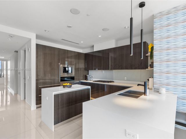 Apartment for sale  Unit #LPH02 - photo 6256963