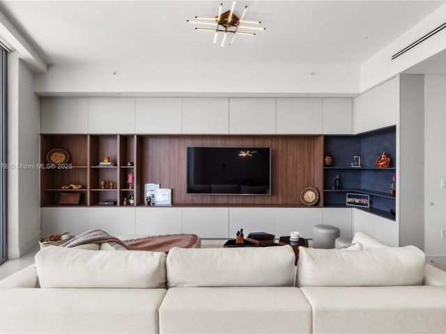 Apartment for sale  Unit #LPH02 - photo 6256966