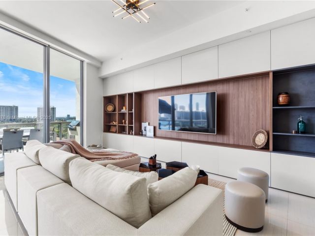 Apartment for sale  Unit #LPH02 - photo 6256968