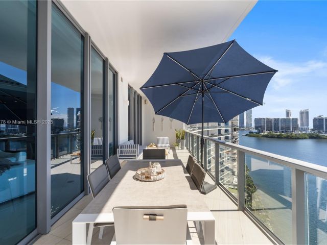 Apartment for sale  Unit #LPH02 - photo 6256970