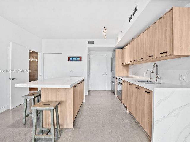 Apartment for sale  Unit #3810 - photo 6261323