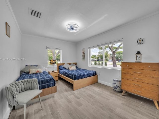 Home for sale at 1020 SW 4th Ave - photo 6255158