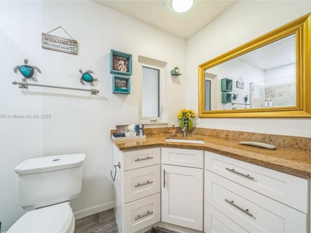 Home for sale at 1020 SW 4th Ave - photo 6255161