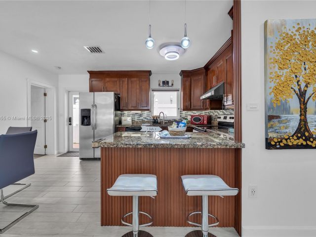 Home for sale at 1020 SW 4th Ave - photo 6255167