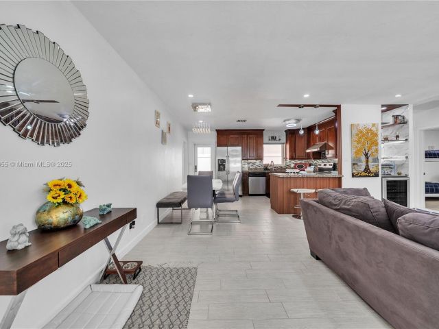 Home for sale at 1020 SW 4th Ave - photo 6255173