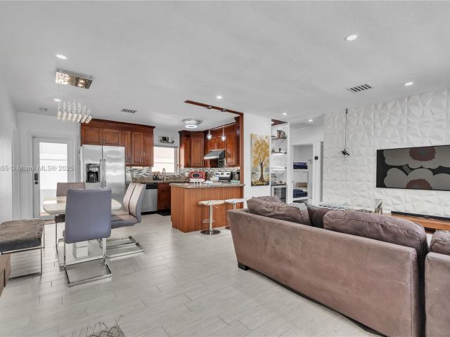 Home for sale at 1020 SW 4th Ave - photo 6255174