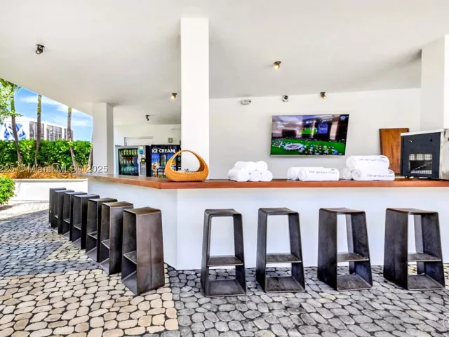 2-bedroom condo for sale in Miami - 2020 N Bayshore Dr 2801 - MondialRealty