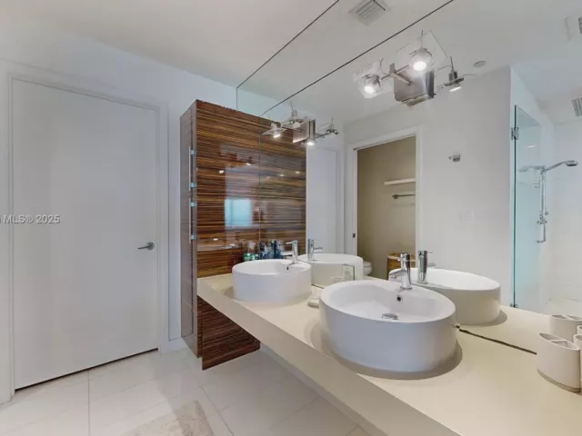 2-bedroom condo for sale in Miami - 2020 N Bayshore Dr 2801 - MondialRealty