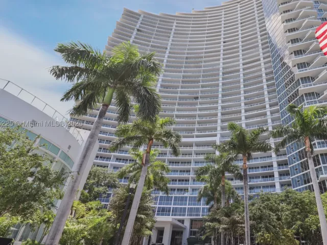 2-bedroom condo for sale in Miami - 2020 N Bayshore Dr 2801 - MondialRealty