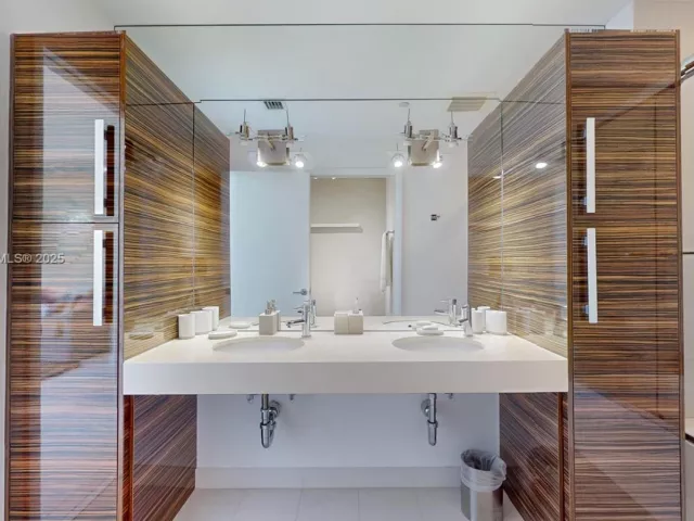 2-bedroom condo for sale in Miami - 2020 N Bayshore Dr 2801 - MondialRealty