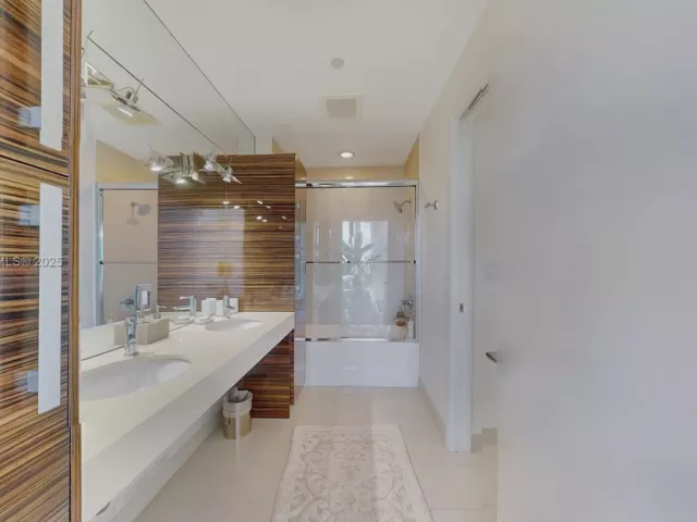 2-bedroom condo for sale in Miami - 2020 N Bayshore Dr 2801 - MondialRealty