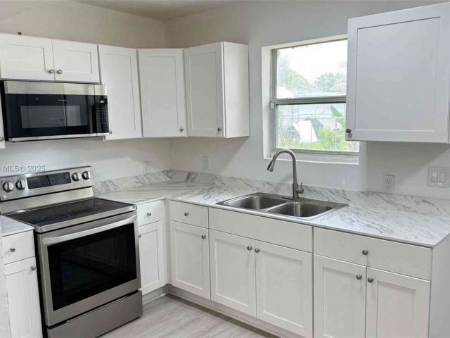 Home for sale at 16221 E Bunche Park Dr - photo 6256282