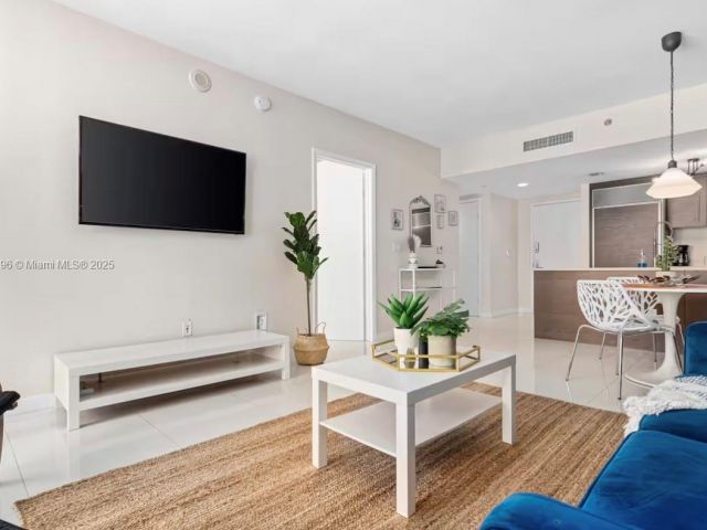 Apartment for sale  Unit #1606 - photo 6257886