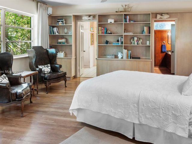 Home for sale at 3540 N Moorings Way - photo 6256548