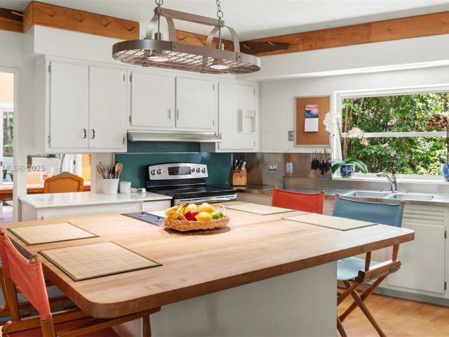 Home for sale at 3540 N Moorings Way - photo 6256549