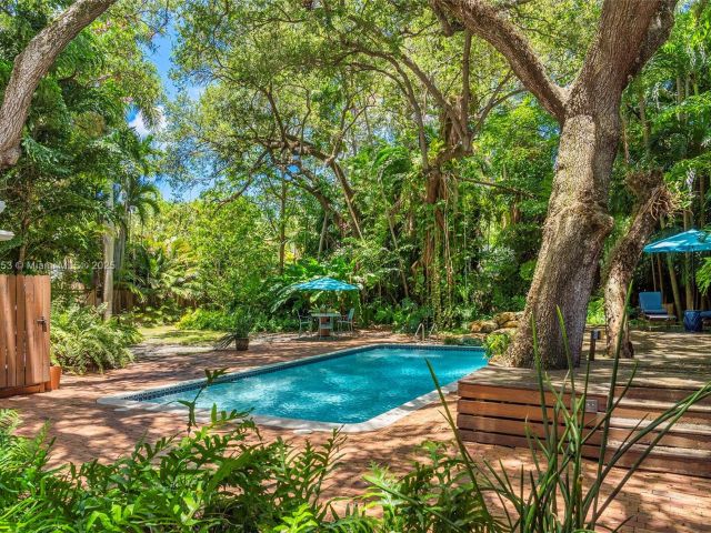 Home for sale at 3540 N Moorings Way - photo 6256553