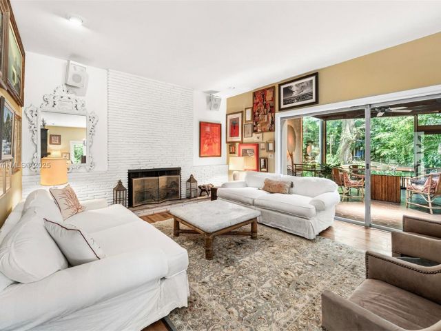 Home for sale at 3540 N Moorings Way - photo 6256558