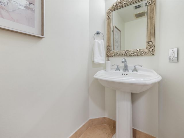 Apartment for sale  Unit #20D - photo 6262410