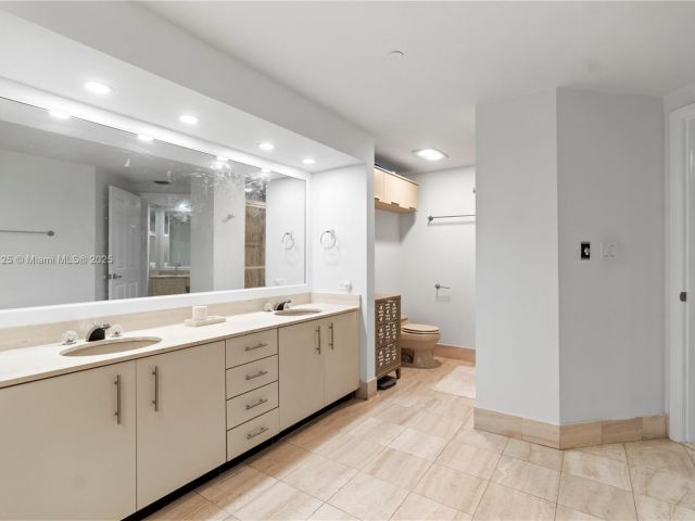 Apartment for sale  Unit #407 - photo 6257051