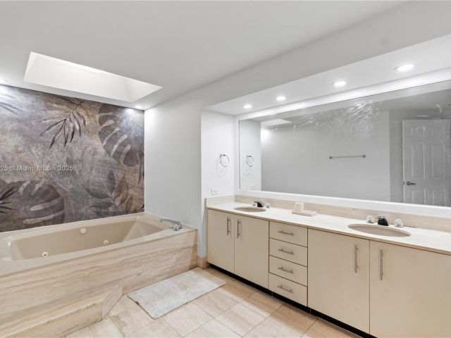 Apartment for sale  Unit #407 - photo 6257052