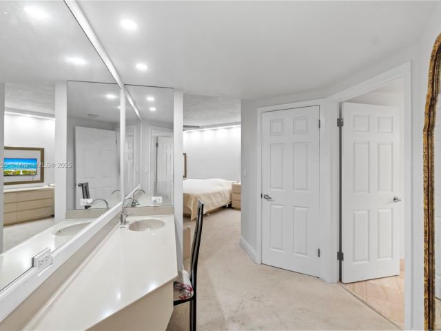 Apartment for sale  Unit #407 - photo 6257053