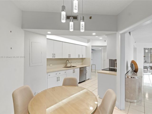 Apartment for sale  Unit #407 - photo 6257060