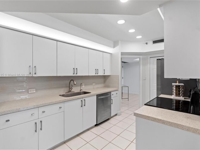 Apartment for sale  Unit #407 - photo 6257063