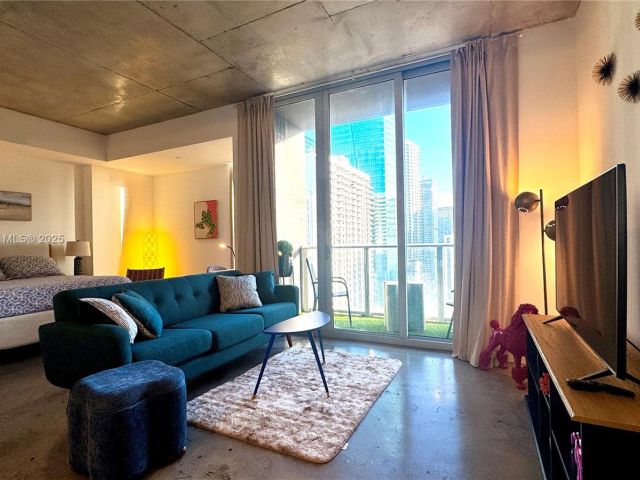 1-bedroom condo for rent in Miami - 151 SE 1st St 2205 - MondialRealty