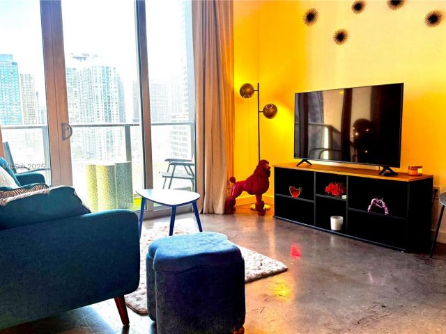 1-bedroom condo for rent in Miami - 151 SE 1st St 2205 - MondialRealty