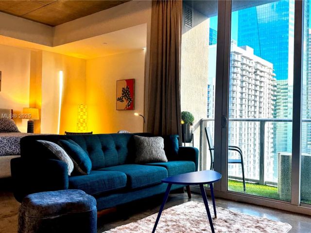 1-bedroom condo for rent in Miami - 151 SE 1st St 2205 - MondialRealty