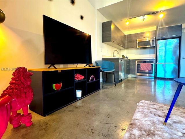 1-bedroom condo for rent in Miami - 151 SE 1st St 2205 - MondialRealty