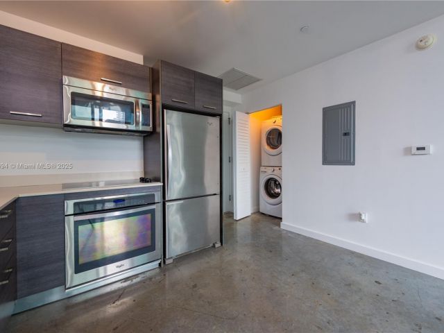 1-bedroom condo for rent in Miami - 151 SE 1st St 2205 - MondialRealty