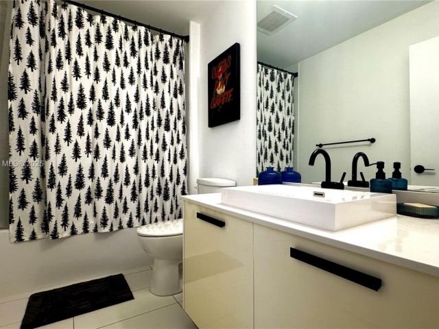 1-bedroom condo for rent in Miami - 151 SE 1st St 2205 - MondialRealty