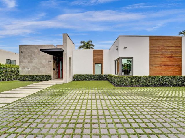 Home for rent at 2441 NE 200th St . - photo 6256210