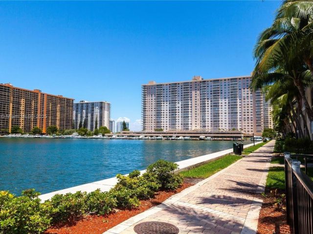 Apartment for sale  Unit #3105 - photo 6258032