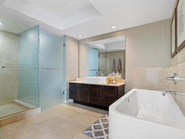 Apartment for sale  Unit #1-1401 - photo 6258651