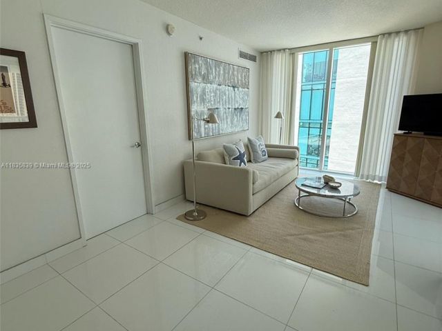 Apartment for sale  Unit #1-1401 - photo 6258656