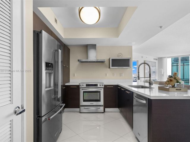 Apartment for sale  Unit #1-1401 - photo 6258663