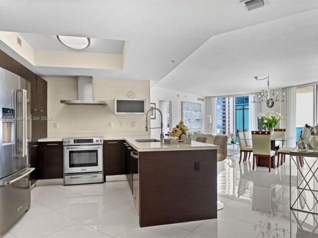 Apartment for sale  Unit #1-1401 - photo 6258665