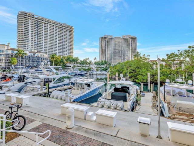 Apartment for sale  Unit #701 - photo 6285189