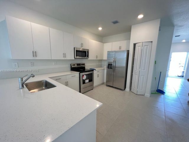 Home for rent at 13378 SW 286th St 13378 - photo 6274576