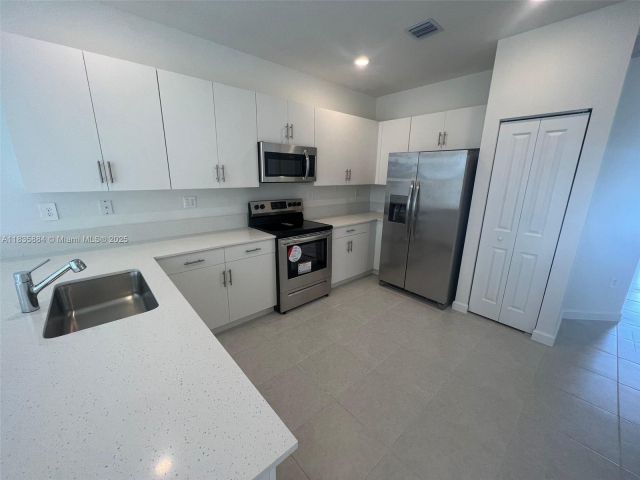 Home for rent at 13378 SW 286th St 13378 - photo 6274579